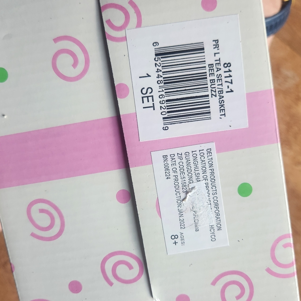 A Classy Chic Boutique White Tea Set with Yellow Plaid Case - Picture 8 of 8